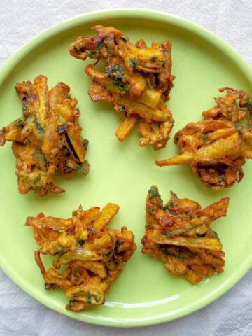 A close-up of a plate of vegetable pakoras
